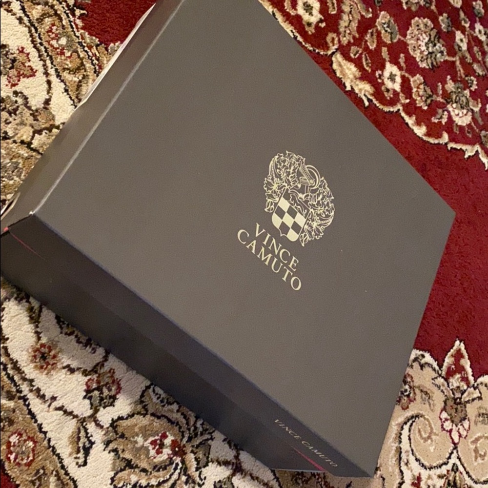 Designer Vince Camuto Box